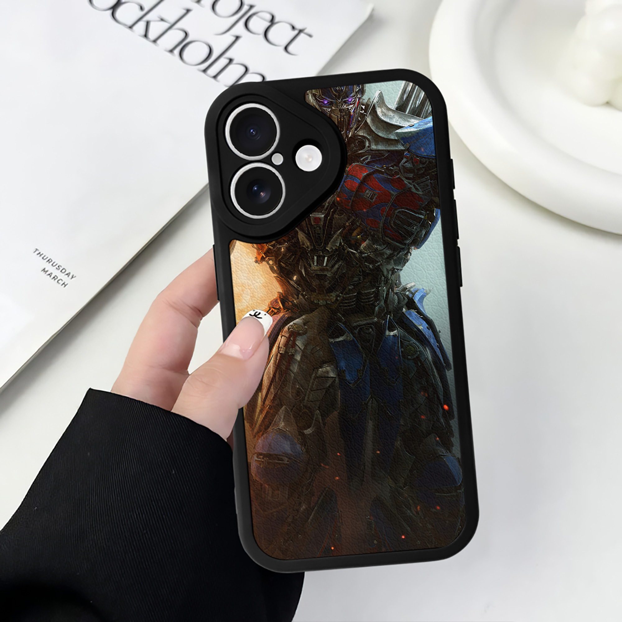 （画像用） Transformers トランスフォーマー 【iPhone 16シリーズ対応】シリコンスマホケース（レザー調） 材質：シリコン